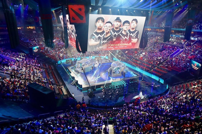 技惊四座，德甲首轮斯图加特前锋托马斯打进1粒脚后跟进球